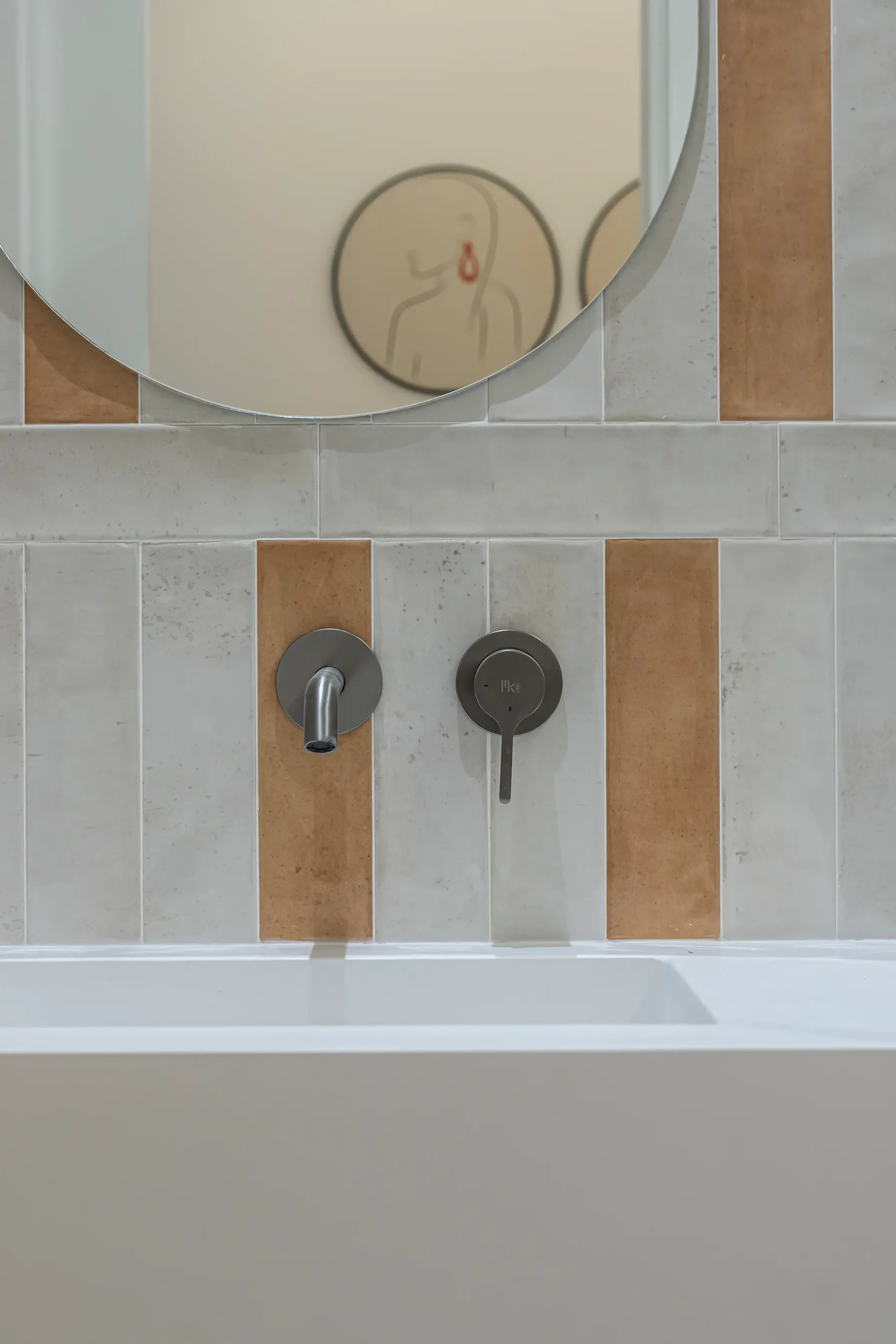 Flipping inmobiliario Benito Gutiérrez espejo y lavamano