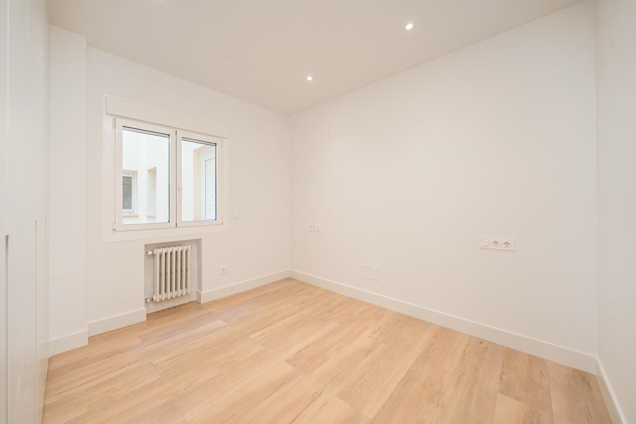 Reforma integral en García Paredes salón blanco